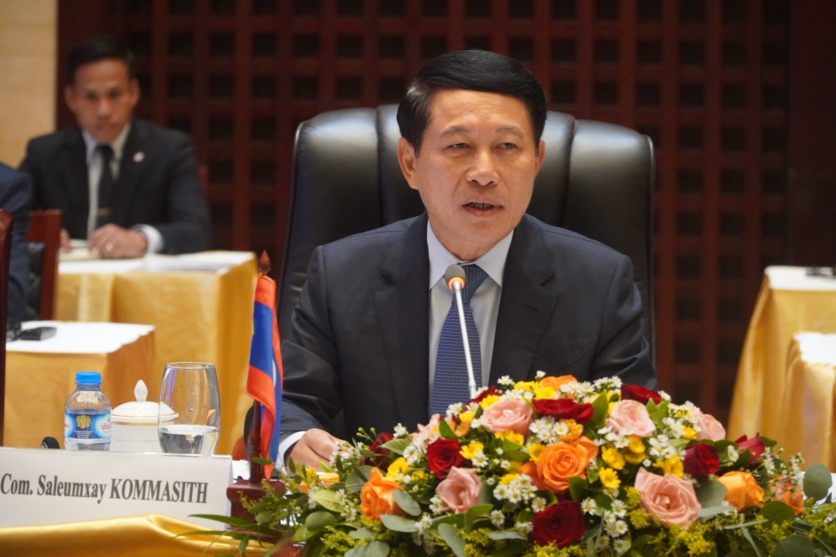 Phó Thủ tướng Lào Saleumxay Kommasith tại Hội đàm.
