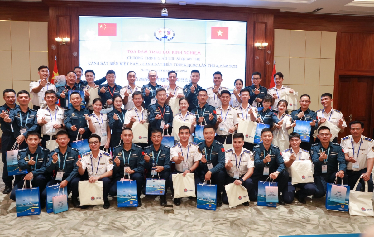 Sĩ quan trẻ Cảnh sát biển Việt Nam - Cảnh sát biển Trung giao lưu, chia sẻ.