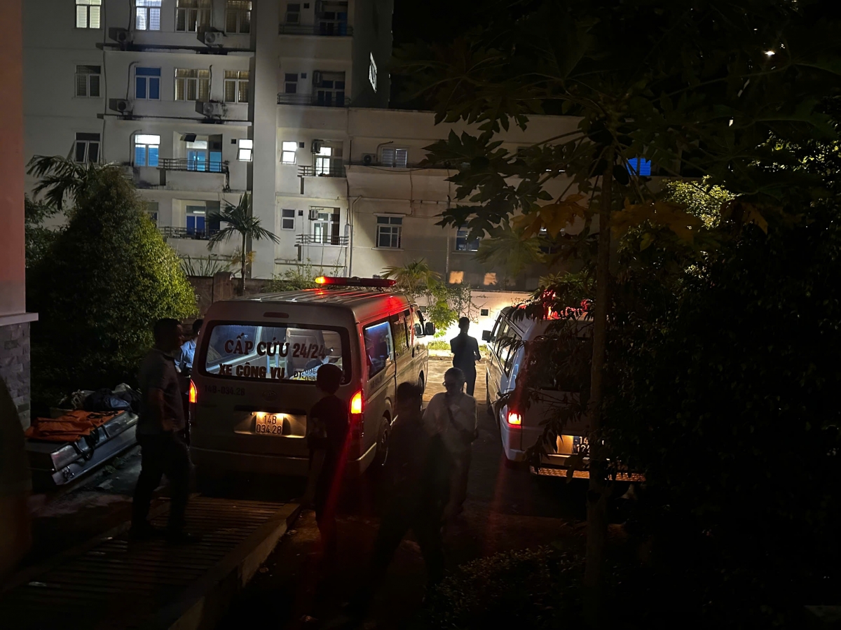 Xe cứu thương được huy động đưa những người không may về quê quán
