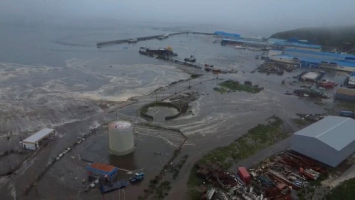 Một khu vực tại thị trấn Severo-Kurilsk, thuộc vùng Sakhalin ở Viễn Đông Nga, đã bị sóng thần tràn vào, sau trận động đất mạnh ngoài khơi bán đảo Kamchatka. Ảnh: Reuters