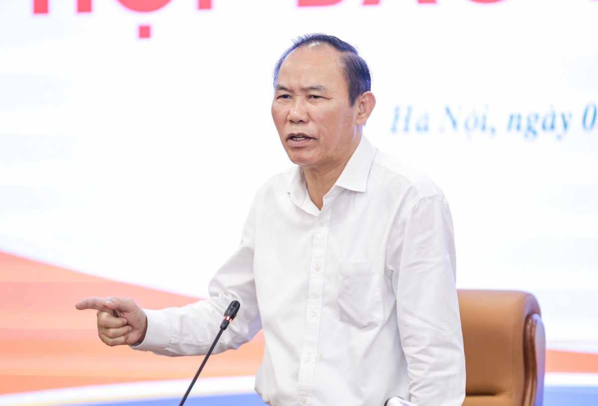Thứ trưởng Phùng Đức Tiến, lãnh đạo các đơn vị phải bám sát diễn biến thị trường để đạt mục tiêu xuất khẩu nông lâm, thủy sản 65 tỷ đô la