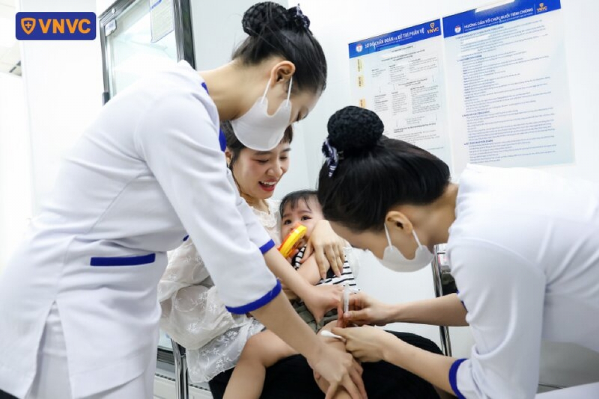 Vắc xin não mô cầu thế hệ mới MenACYW đang có mặt tại hàng trăm trung tâm tiêm chủng trên toàn quốc.