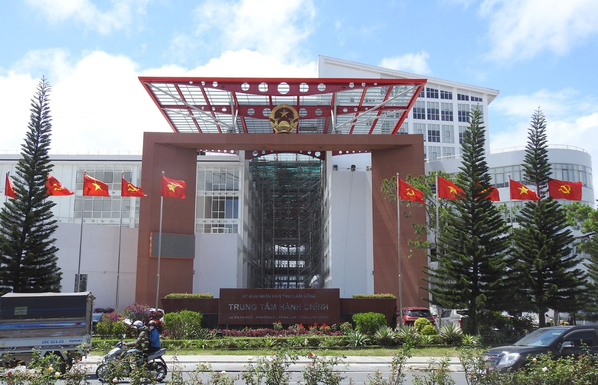 Trụ sở chính của Sở Nông nghiệp và Môi trường nằm trong Khu Trung tâm hành chính của UBND tỉnh Lâm Đồng.