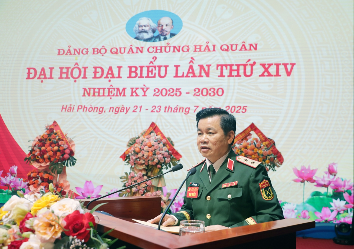 Trung tướng Đỗ Xuân Tụng, Phó Chủ nhiệm TCCT chủ trì rút kinh nghiệm đại hội