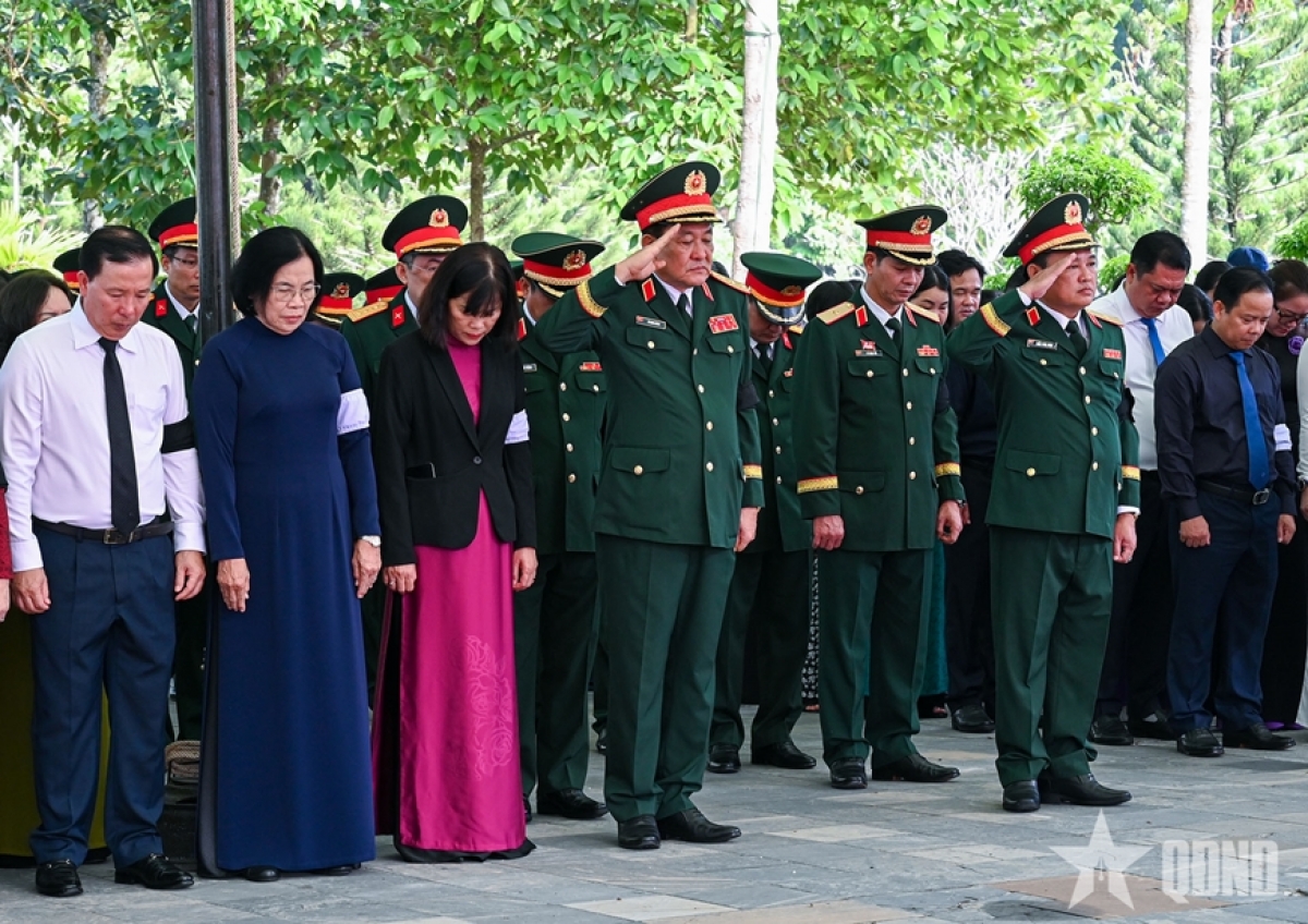 Tưởng niệm các liệt sỹ