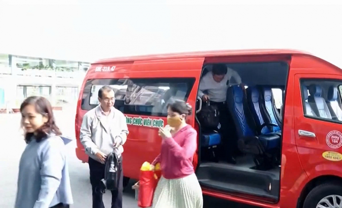 Vĩnh Long bố trí xe đưa đón cán bộ đi làm sau sáp nhập.