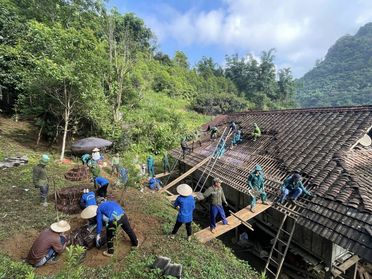 Sự chung tay vào cuộc của cấp ủy, chính quyền các lực lượng vũ trang và nhân dân giúp đẩy mạnh chương trình xóa nhà tạm tại các xã phía Bắc tỉnh Thái Nguyên (Ảnh Quang Huy)