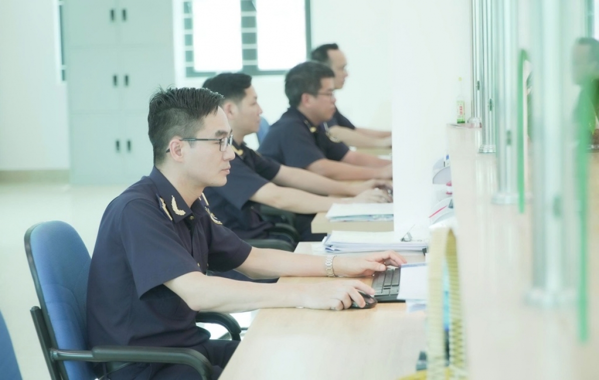 Hơn 50.000 tờ khai hải quan trong ngày đầu triển khai mô hình mới.