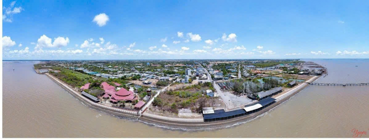 Tỉnh Đồng Tháp nằm ở vị trí có sông, có biển rất có tiềm năng xây dựng các bến cảng