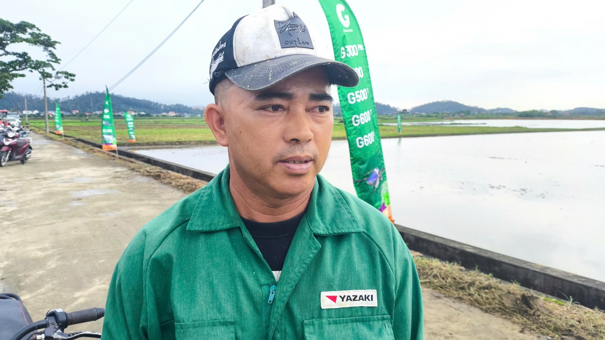 Ông Nguyễn Văn Vĩ, hộ dân canh tác lúa ở xã Việt Khê, TP Hải Phòng tham gia mô hình