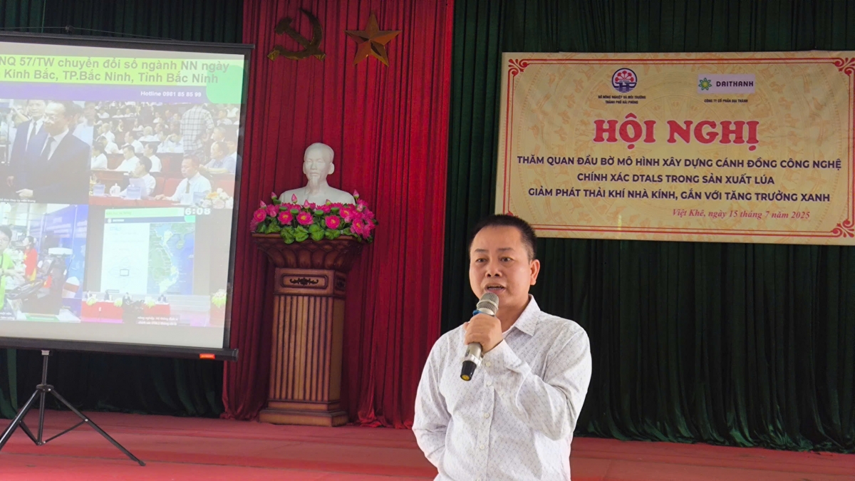 Ông Nguyễn Đức Trường - Tổng Giám đốc Công ty cổ phần Đại Thành chia sẻ, “bộ não” của cánh đồng công nghệ chính là giải pháp vị trí chính xác thời gian thực DTALS.