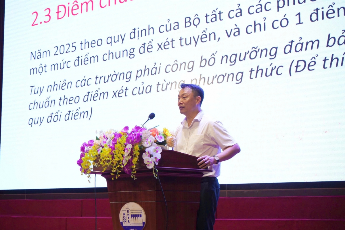 TS Trần Khắc Thạc,Trưởng Phòng Đào tạo phổ biến những điểm quan trọng trong tuyển sinh năm 2025