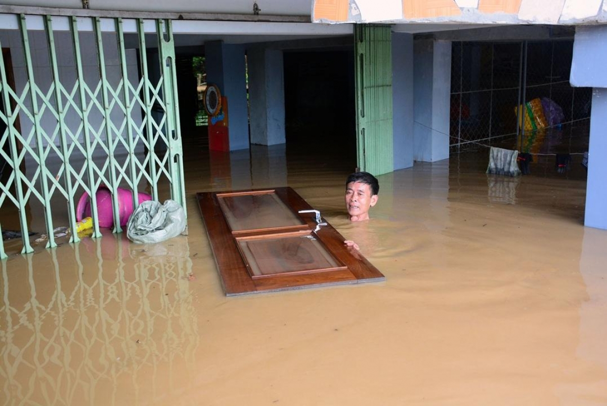 Mưa lũ sau bão số 3 gây ngập lụt nhiều nhà dân ở Nghệ An