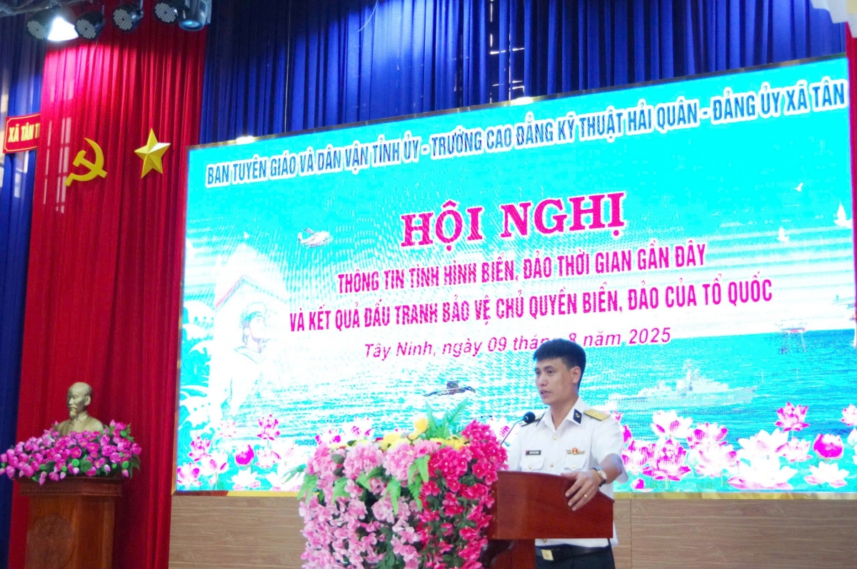 Báo cáo viên thông tin tình hình biển, đảo và kết quả đấu tranh bảo vệ chủ quyền biển đảo trong thời gian gần đây