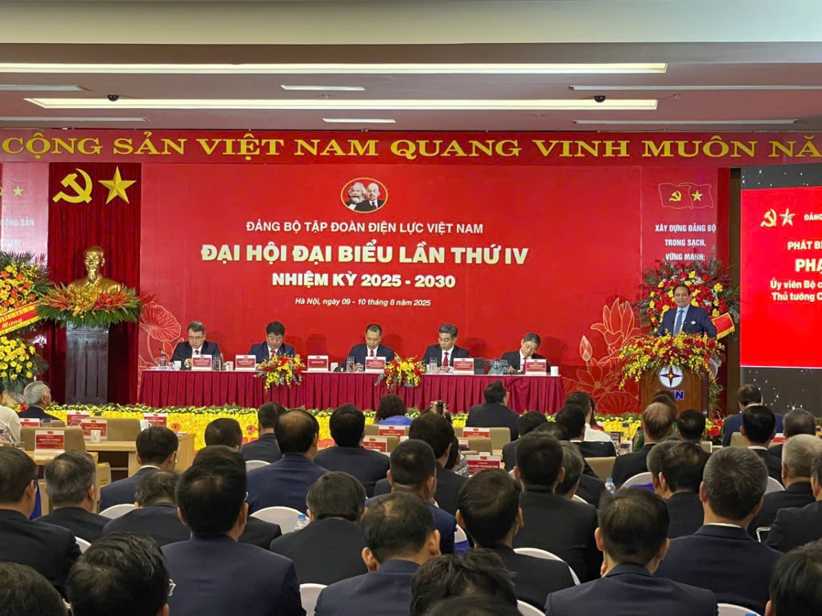 Đồng chí Phạm Minh Chính, Ủy viên Bộ Chính trị, Bí thư Đảng ủy Chính phủ, Thủ tướng Chính phủ tới dự và chỉ đạo Đại hội Đại biểu EVN lần thứ IV, nhiệm kỳ 2025 – 2030