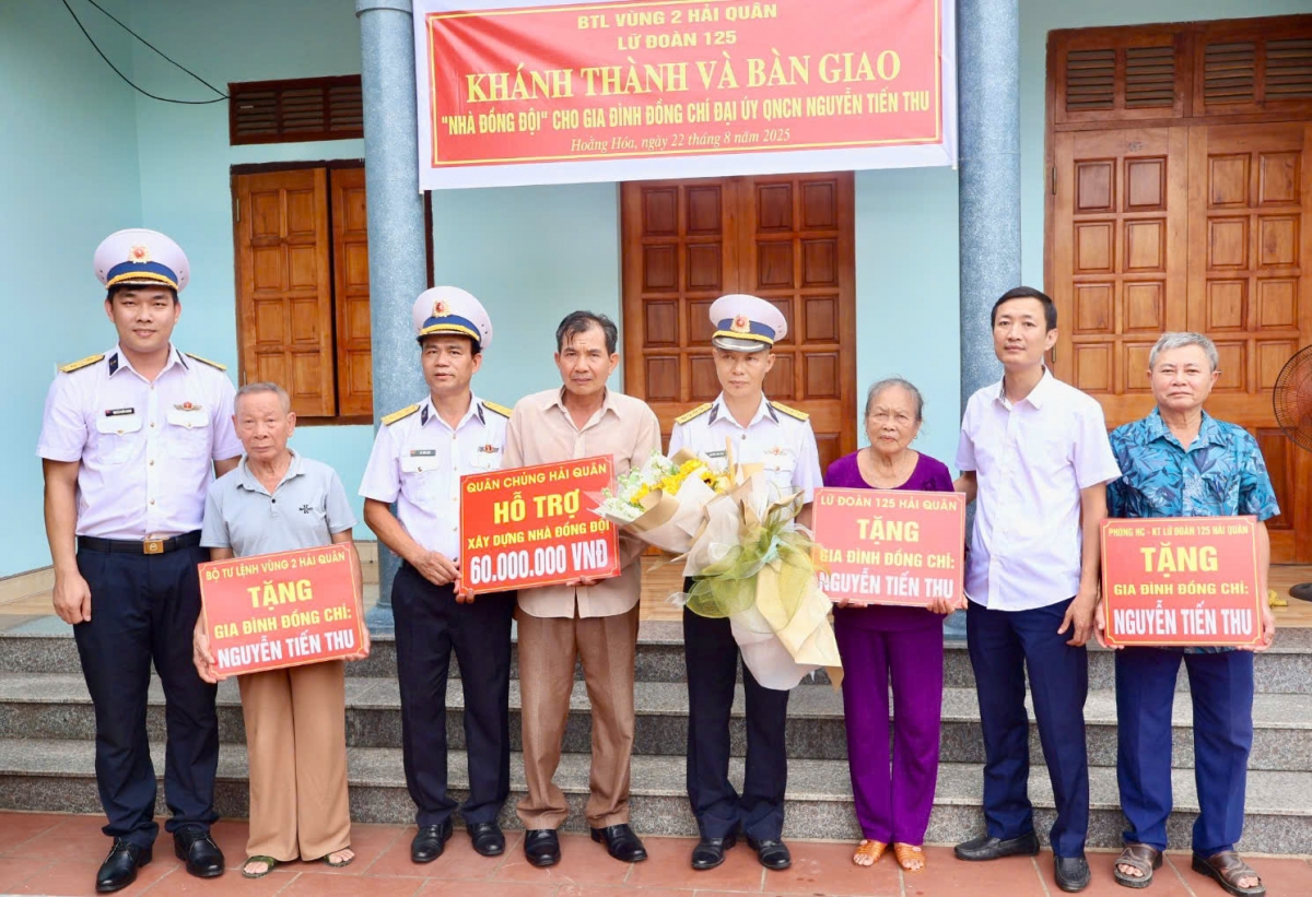 Khánh thành và bàn giao nhà đồng đội cho quân nhân Nguyễn Tiến Thu, Lữ đoàn 125, Vùng 2 (ảnh Điền Khang)