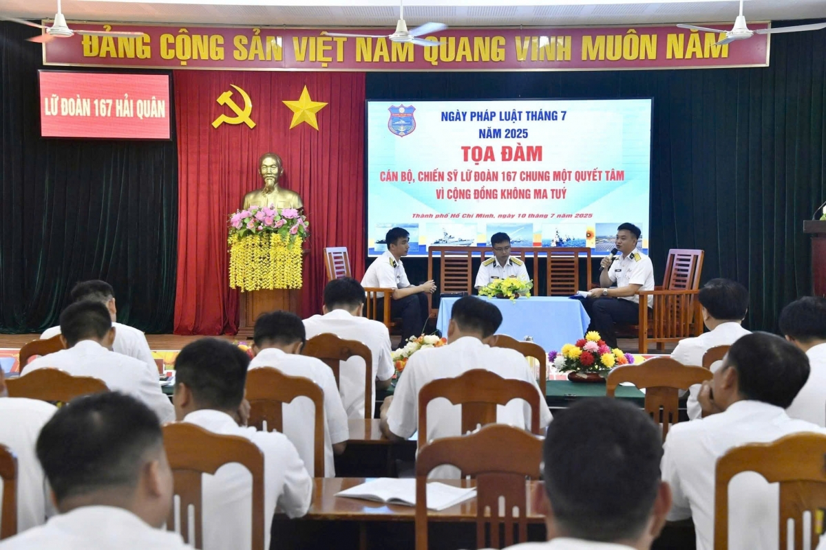 Sân khấu hóa ngày pháp luật đang mang lại nhiều hiệu quả trong PBGDPL tại Lữ đoàn 167