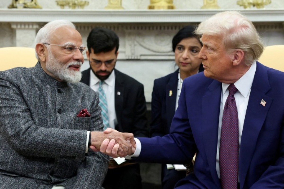 Tổng thống Mỹ Donald Trump và Thủ tướng Ấn Độ Narendra Modi bắt tay tại Nhà Trắng