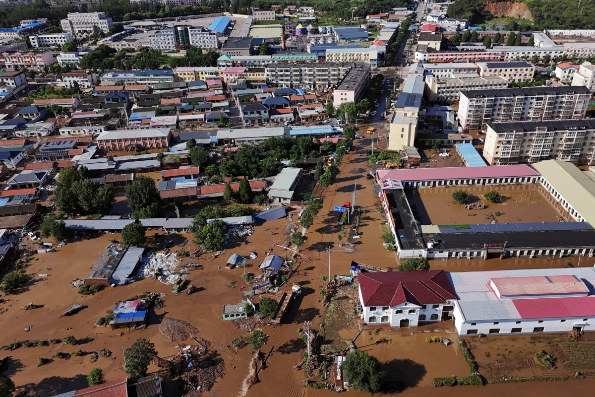 Lũ lụt ở Thủ đô Bắc Kinh (Trung Quốc) tháng 7/2025 (Ảnh/Reuters)
