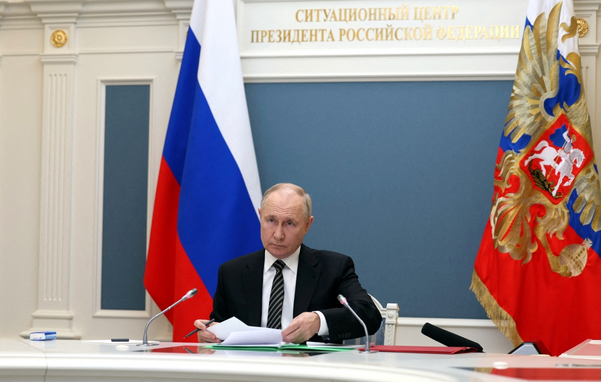 Tổng thống Nga Vladimir Putin  giám sát cuộc tập trận quân sự nhằm kiểm tra khả năng thực hiện một cuộc tấn công hạt nhân trả đũa quy mô lớn trên bộ, trên biển và trên không- Nguồn: Reuters