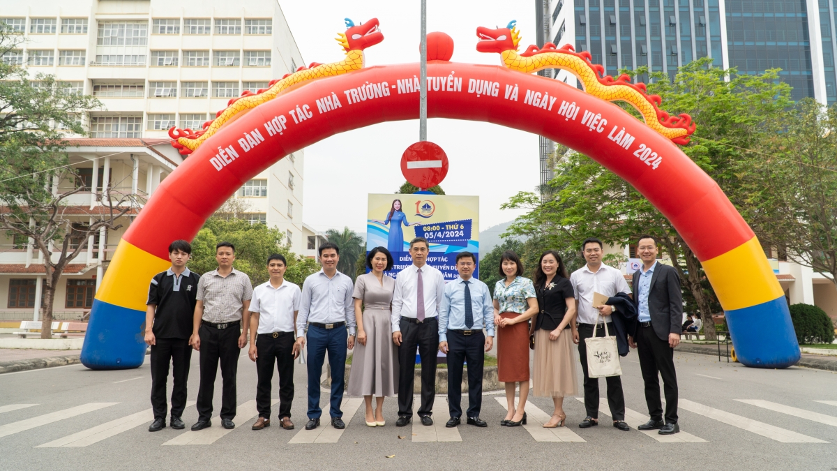 Đến năm 2030, Quảng Ninh phấn đấu đón trên 26 triệu lượt du khách, tạo việc làm cho khoảng 255.000 lao động, trong đó có 110.000 lao động trực tiếp.