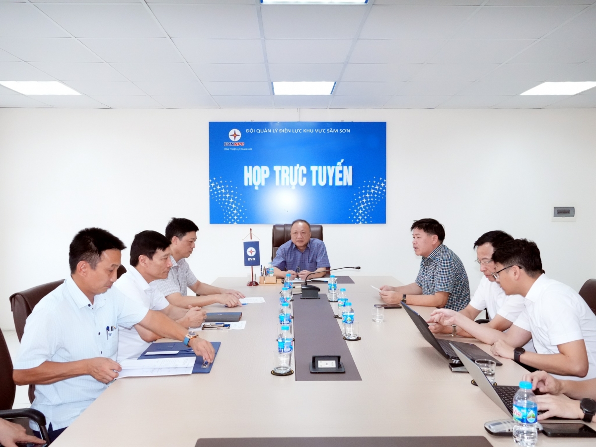 Ông Vũ Anh Phương Phó Tổng Giám đốc Tổng công ty Điện lực miền Bắc (EVNNPC) chủ trì họp trực tuyến công tác phòng chống bão số 5