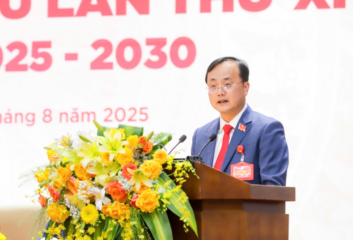 Đ/c Tô Huy Vũ, Bí thư Đảng ủy, Chủ tịch Hội đồng Thành viên Agribank phát biểu tại Đại hội.