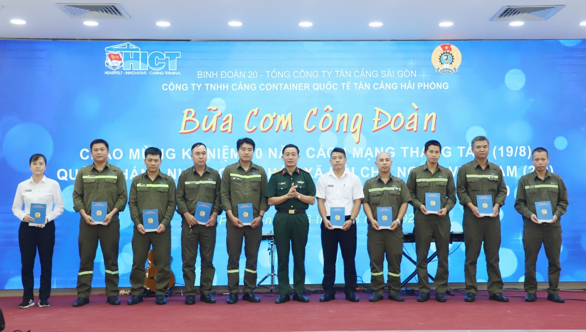 Ban Công đoàn Quốc phòng tặng quà cho đoàn viên công đoàn, người lao động khó khăn, mắc bệnh hiểm nghèo Công ty