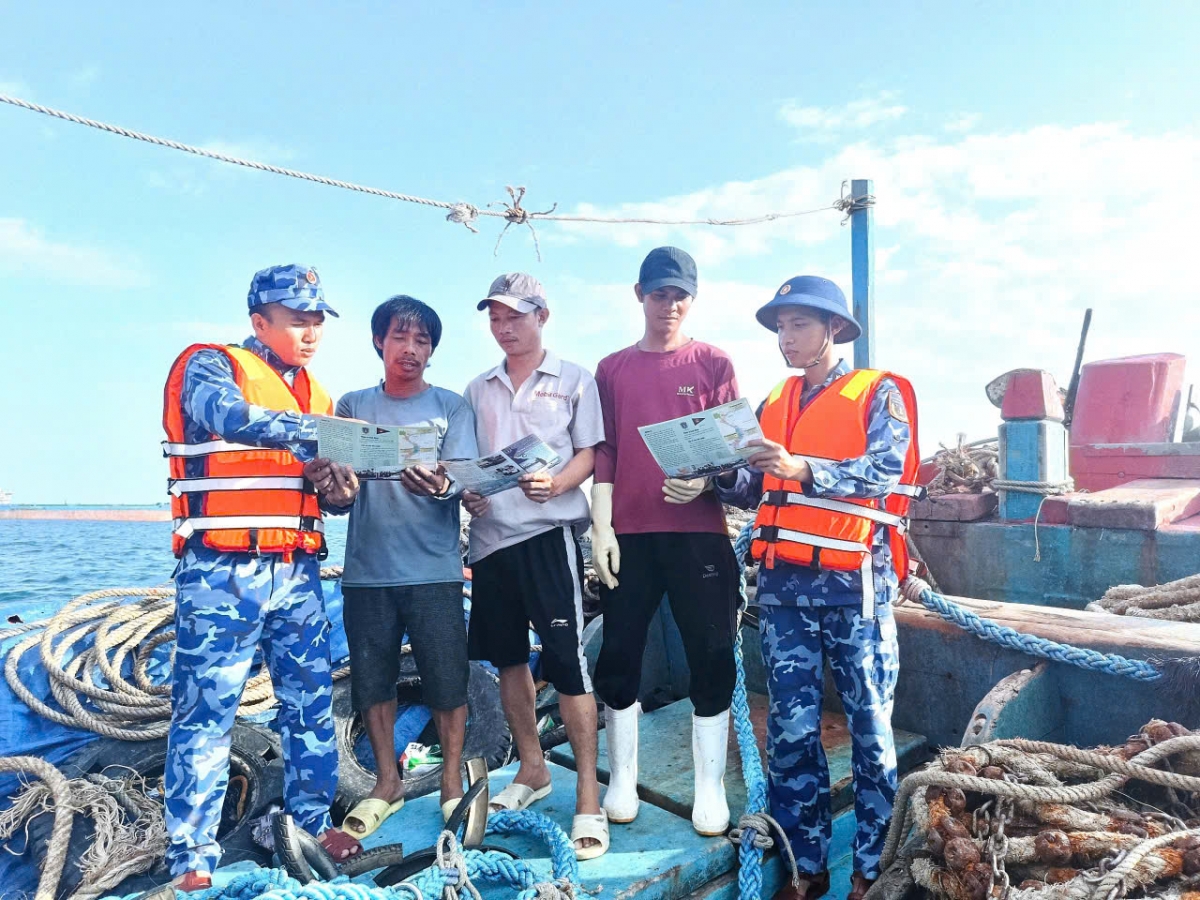 Tuyên truyền pháp luật biển cho ngư dân