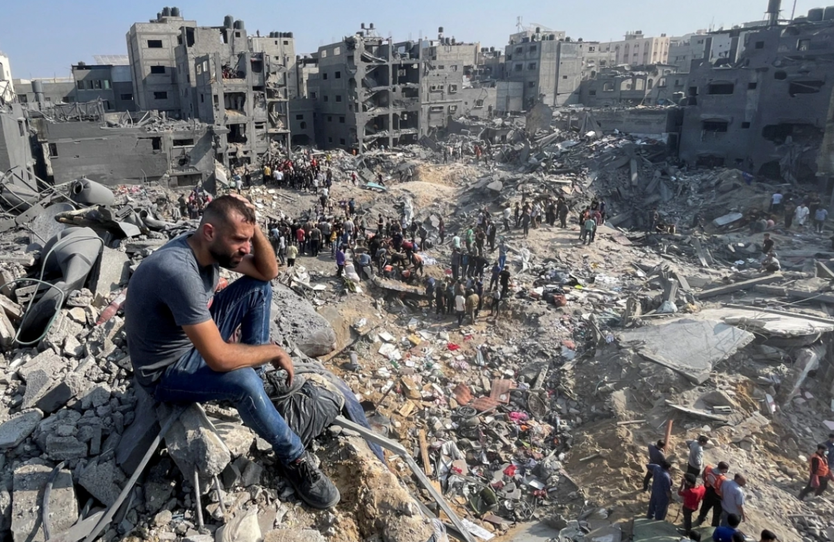Đống đổ nát ở Gaza. Ảnh: Reuters