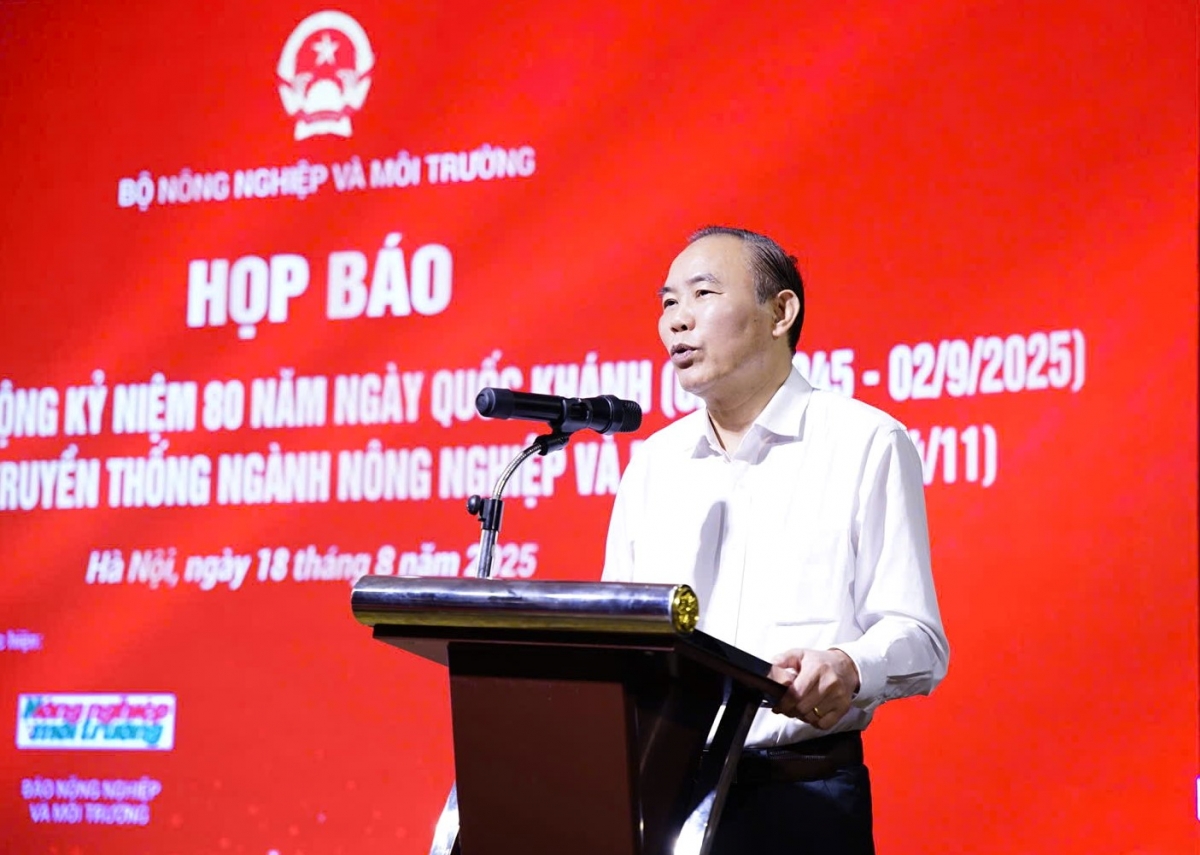Thứ trưởng Phùng Đức Tiến Triển lãm là nơi hội tụ kết tinh những thành tựu nổi bật của ngành Nông nghiệp và Môi trường