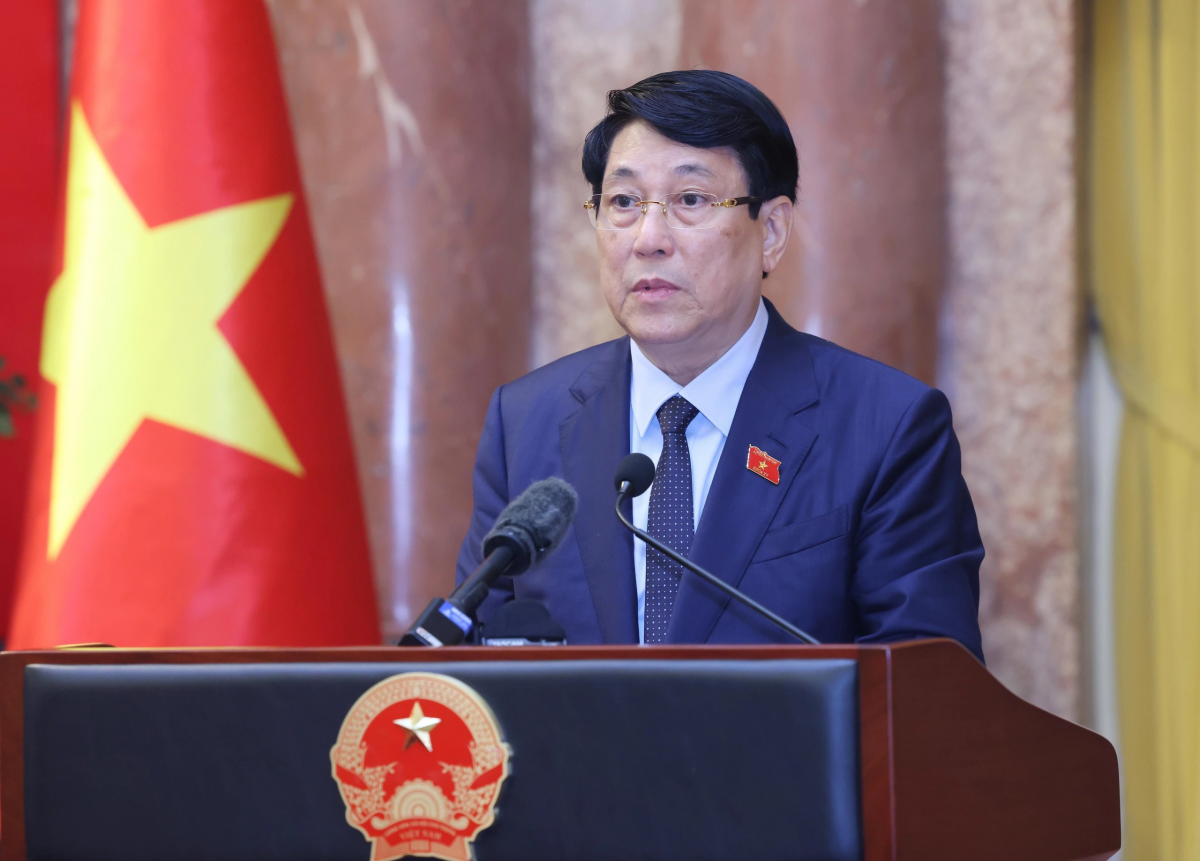 Lương Cường, Ủy viên Bộ Chính trị,
Chủ tịch nước CHXHCN Việt Nam