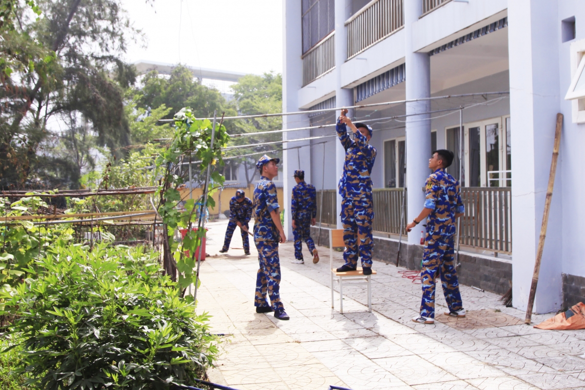 Cải tạo khu tăng gia của Nhà trường góp phần nâng cao chất lượng bữa ăn cho các cháu.