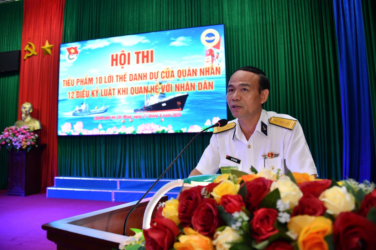 Thượng tá Hà Văn Hậu - Phó Chính ủy Lữ đoàn 125 phát biểu khai mạc Hội thi.