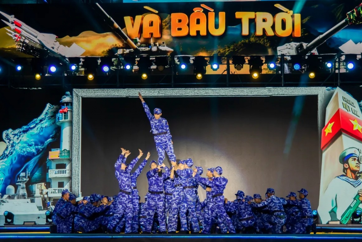Một cảnh tại buổi tổng duyệt