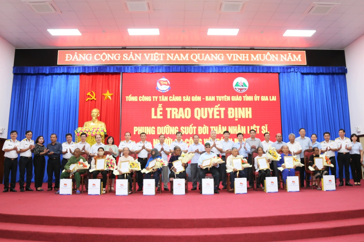 Tân Cảng Sài Gòn nhận phụng dưỡng suốt đời hơn 400 Bà Mẹ Việt Nam Anh hùng, thân nhân liệt sĩ.