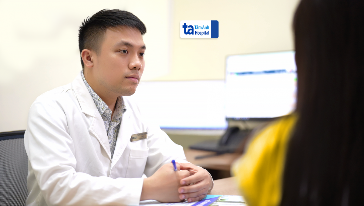 Ths.Bs Phạm Văn Dương tư vấn cho bệnh nhân gặp hội chứng burnout