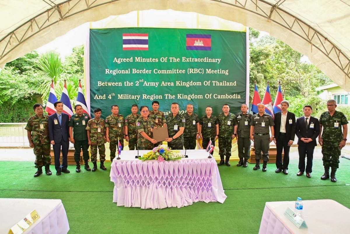 Trong tuyên bố chung, hai bên cam kết không mở rộng quy mô tranh chấp, kiềm chế mọi hành động khiêu khích, bao gồm phát ngôn gây hấn và các hoạt động dân sự hoặc quân sự có thể làm gia tăng căng thẳng. Ảnh: FB Bộ Tư lệnh quân khu 2 Thái Lan