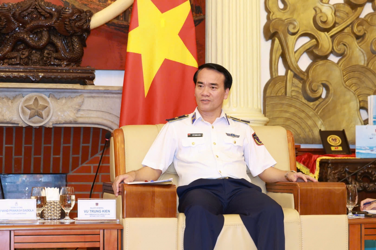 Thiếu tướng Vũ Trung Kiên - Phó Tư lệnh Pháp luật Cảnh sát biển Việt Nam phát biểu