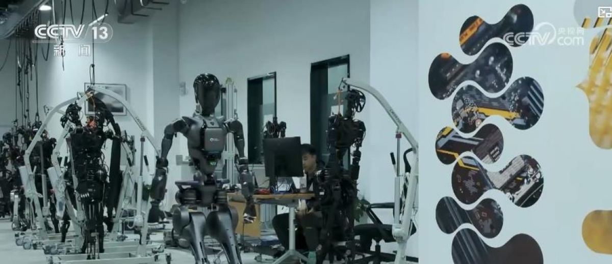 Các loại robot được trưng bày tại khu vực triển lãm của hội nghị. Ảnh CCTV