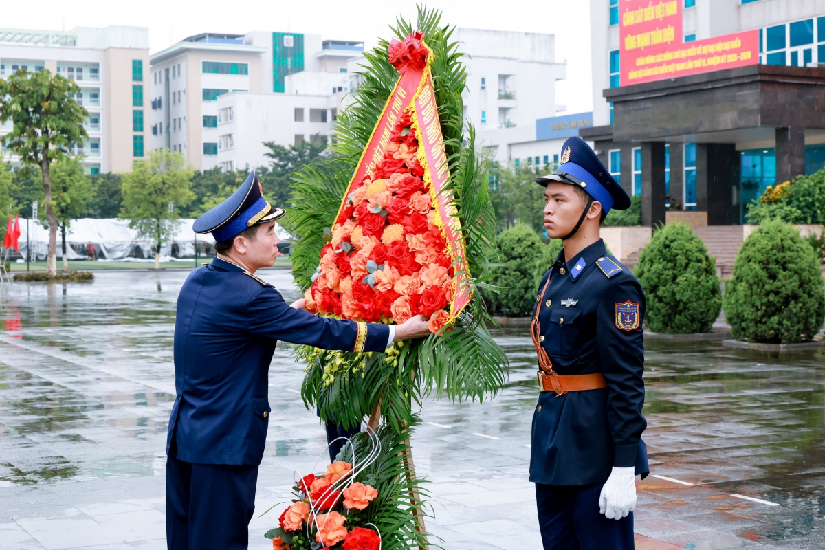 Trung tướng Bùi Quốc Oai, Chính ủy Cảnh sát biển Việt Nam chỉnh hoa