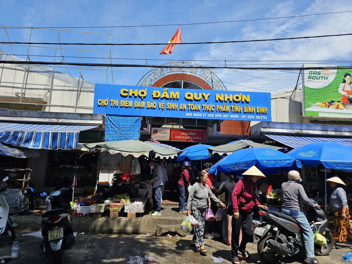 Chợ Đầm là một trong những chợ đầu mối lớn tại Gia Lai.