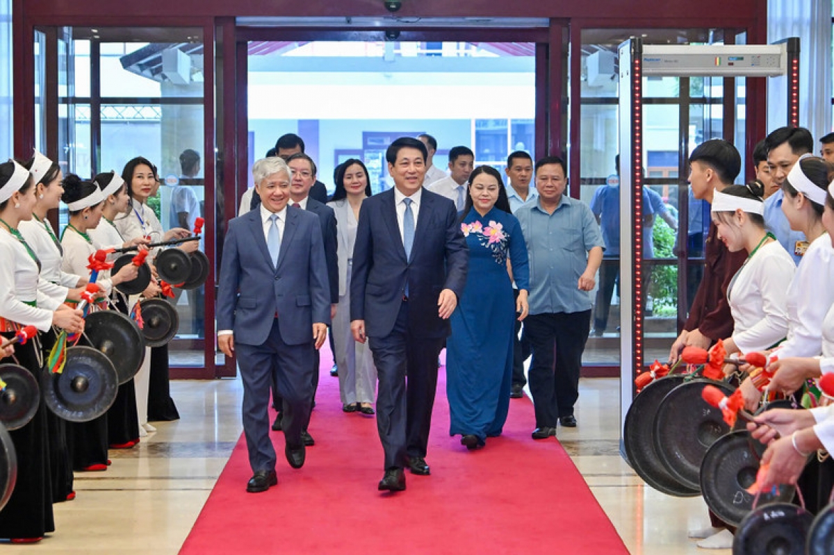 Chủ tịch nước Lương Cường dự Hội nghị gặp mặt đại biểu tiêu biểu đại diện các tầng lớp nhân dân; và có bài viết “Ngoại giao Việt Nam – 80 năm xây dựng, trưởng thành cùng đất nước”.