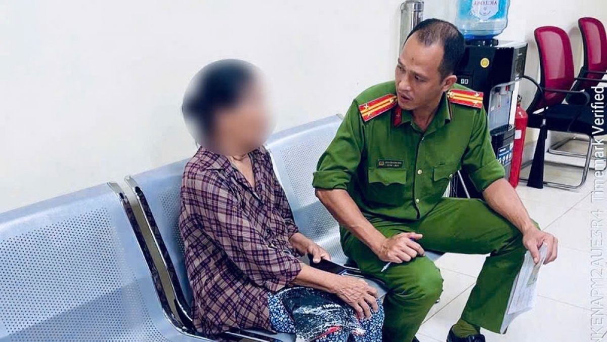 Bà H được cán bộ công an thông tin về hành vi lừa đảo của nhóm đối tượng