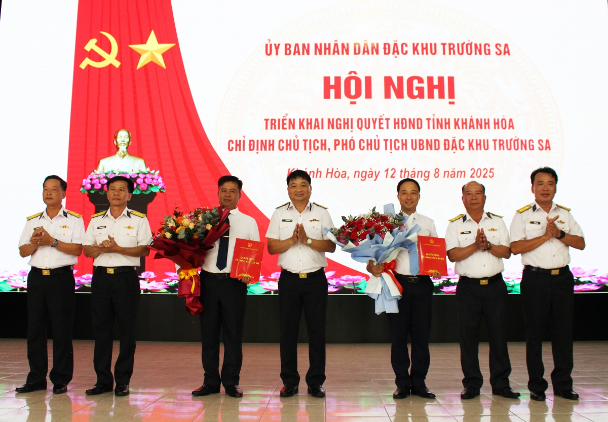 Công bố Chủ tịch và Phó Chủ tịch UBND Đặc khu Trường Sa 