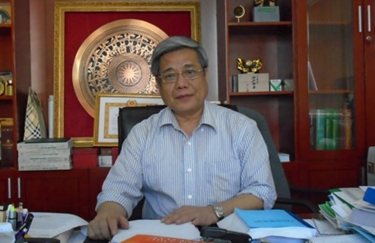 GS- TSKH Vũ Minh Giang, Phó chủ tịch Hội khoa học – lịch sử VN, Ủy viên Hội đồng di sản văn hóa quốc gia.