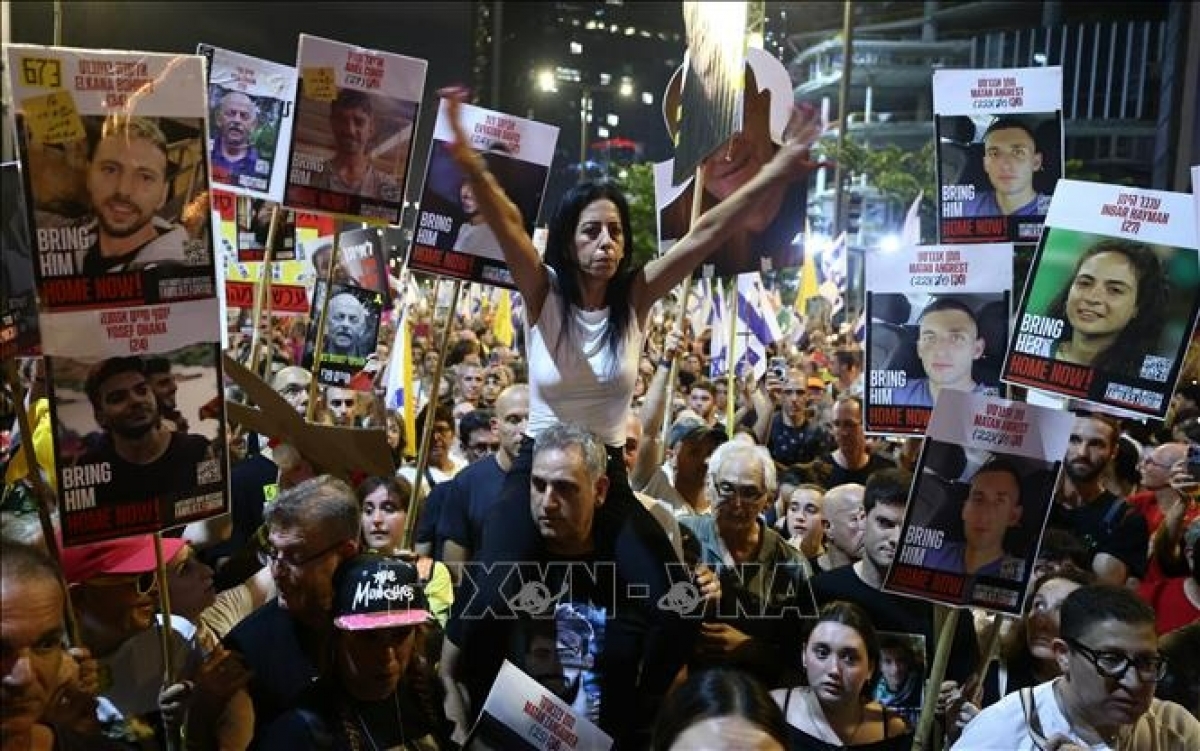 Người dân Israel tuần hành tại Tel Aviv, phản đối quyết định chiếm đóng thành phố Gaza của quân đội Israel
Ảnh: THX/TTXVN
