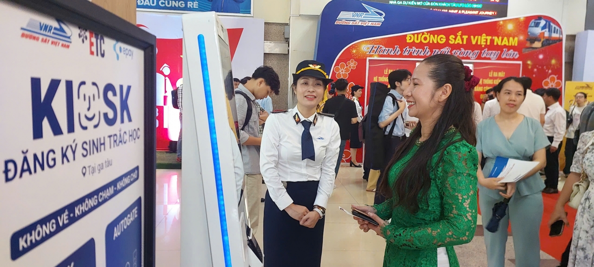 Đông đảo du khách cảm thấy hài lòng khi thủ tục được nhanh gọn, chính xác