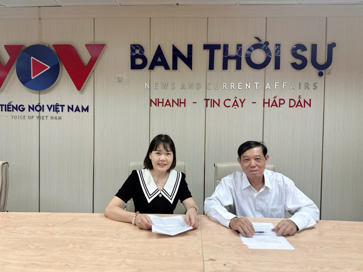 PGS.TS Bùi Tất Thắng, nguyên Viện trưởng Viện chiến lược và phát triển, Bộ KH&amp;ĐT (trước đây), nay là Bộ Tài chính cùng BTV Thu Lan