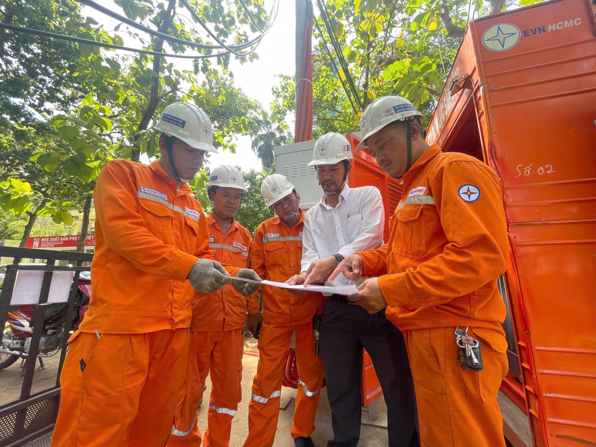 EVNHCMC triển khai nhiều giải pháp đảm bảo cung ứng điện, nhất là cho sản xuất.